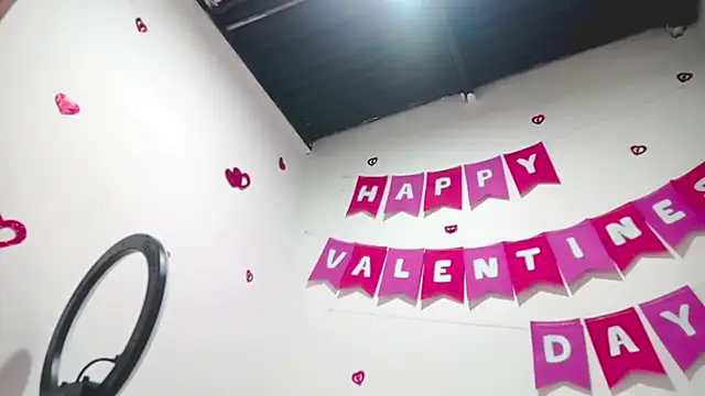 PetiteIvoryQueen19 online show from 1, 3, 2025