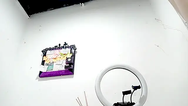 PetiteIvoryQueen19 online show from 5, 11, 2025