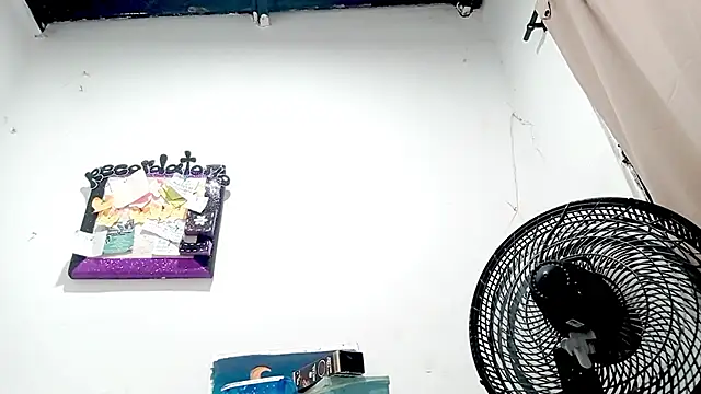 PetiteIvoryQueen19 online show from 21, 11, 2025