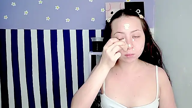 PetiteIvoryQueen19 online show from 13, 4, 2026