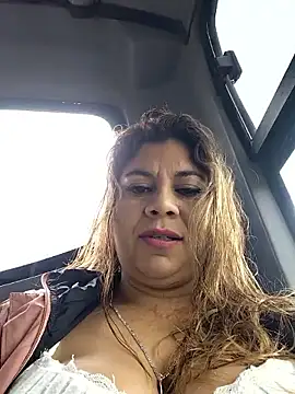 Snapshot of Laura-Hernandez chatting on 5, 12, 2025 Laura-Hernandez online show from 5, 12, 2025