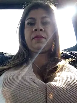 Snapshot of Laura-Hernandez chatting on 16, 12, 2025 Laura-Hernandez online show from 16, 12, 2025