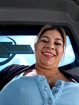 Snapshot of Laura-Hernandez chatting on 18, 12, 2025 Laura-Hernandez online show from 18, 12, 2025