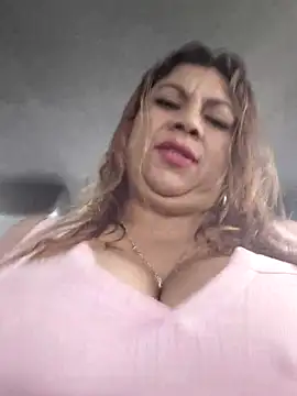 Snapshot of Laura-Hernandez chatting on 21, 12, 2025 Laura-Hernandez online show from 21, 12, 2025