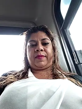 Snapshot of Laura-Hernandez chatting on 22, 12, 2025 Laura-Hernandez online show from 22, 12, 2025