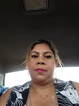 Snapshot of Laura-Hernandez chatting on 5, 1, 2026 Laura-Hernandez online show from 5, 1, 2026