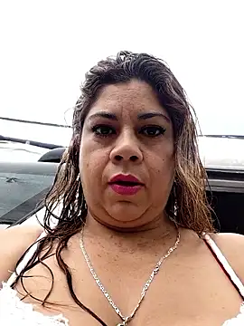 Snapshot of Laura-Hernandez chatting on 6, 1, 2026 Laura-Hernandez online show from 6, 1, 2026