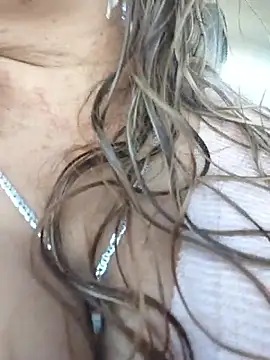 Snapshot of Laura-Hernandez chatting on 7, 1, 2026 Laura-Hernandez online show from 7, 1, 2026