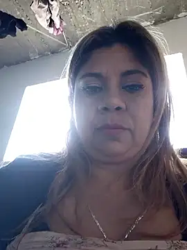 Snapshot of Laura-Hernandez chatting on 15, 1, 2026 Laura-Hernandez online show from 15, 1, 2026