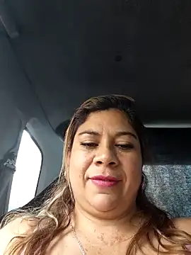 Snapshot of Laura-Hernandez chatting on 2, 2, 2026 Laura-Hernandez online show from 2, 2, 2026