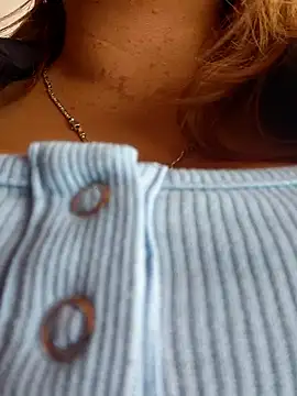 Snapshot of Laura-Hernandez chatting on 3, 3, 2026 Laura-Hernandez online show from 3, 3, 2026