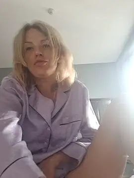 YourJuliena online show from 2, 3, 2025