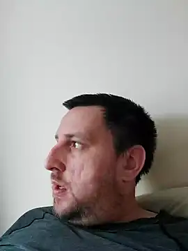 Snapshot of HE-M123 chatting on 1, 1, 2025 HE-M123 online show from 1, 1, 2025