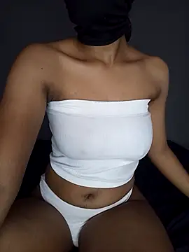 Snapshot of lisa_larry88 chatting on 24, 10, 2025 lisa larry88 online show from 24, 10, 2025