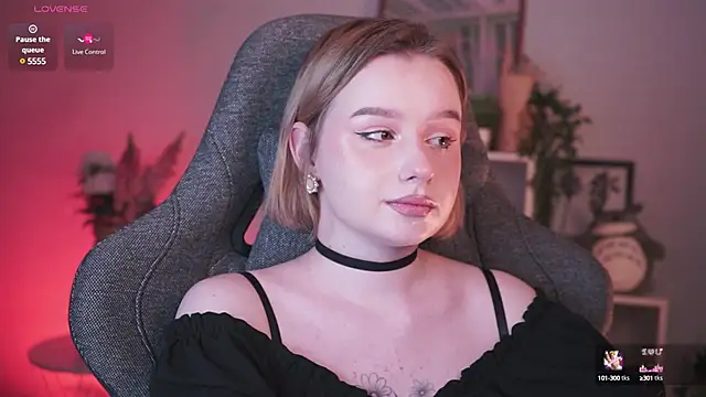 Snapshot of AdeleLoomis chatting on 9, 1, 2025 AdeleLoomis online show from 9, 1, 2025