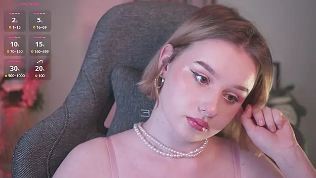 Snapshot of AdeleLoomis chatting on 10, 1, 2025 AdeleLoomis online show from 10, 1, 2025