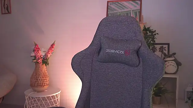 AdeleLoomis online show from 15, 1, 2025