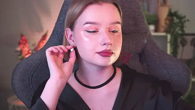 AdeleLoomis online show from 15, 1, 2025