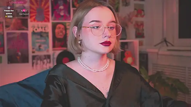 Snapshot of AdeleLoomis chatting on 19, 1, 2025 AdeleLoomis online show from 19, 1, 2025