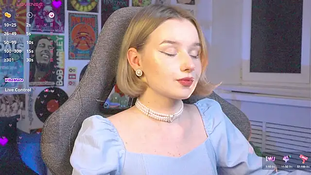 Snapshot of AdeleLoomis chatting on 28, 1, 2025 AdeleLoomis online show from 28, 1, 2025