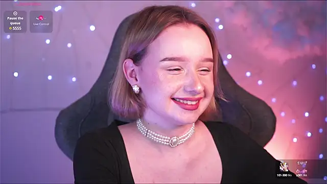 Snapshot of AdeleLoomis chatting on 2, 2, 2025 AdeleLoomis online show from 2, 2, 2025