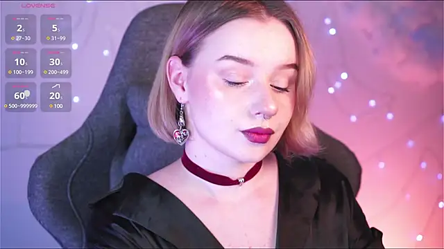 AdeleLoomis online show from 4, 2, 2025