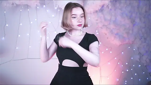 AdeleLoomis online show from 8, 2, 2025