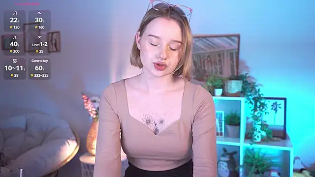 Snapshot of AdeleLoomis chatting on 11, 2, 2025 AdeleLoomis online show from 11, 2, 2025