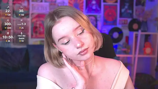 Snapshot of AdeleLoomis chatting on 4, 3, 2025 AdeleLoomis online show from 4, 3, 2025