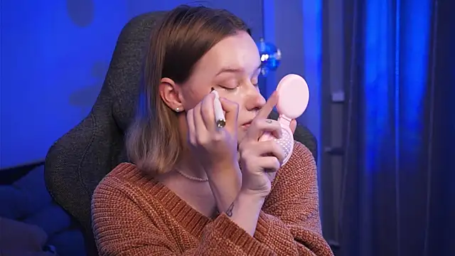 Snapshot of AdeleLoomis chatting on 19, 10, 2025 AdeleLoomis online show from 19, 10, 2025