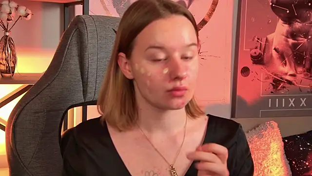 Snapshot of AdeleLoomis chatting on 25, 10, 2025 AdeleLoomis online show from 25, 10, 2025