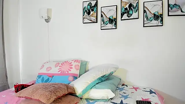 Snapshot of Maia_W10 chatting on 8, 2, 2025 Maia W10 online show from 8, 2, 2025