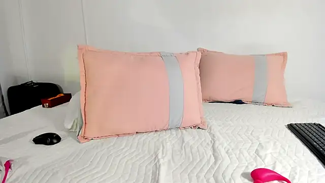 Snapshot of Maia_W10 chatting on 10, 2, 2025 Maia W10 online show from 10, 2, 2025