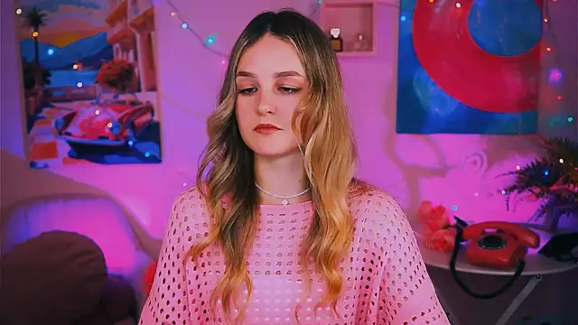 Snapshot of DeboraLarson chatting on 24, 12, 2024 DeboraLarson online show from 24, 12, 2024