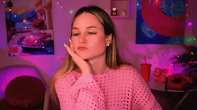 Snapshot of DeboraLarson chatting on 2, 1, 2025 DeboraLarson online show from 2, 1, 2025