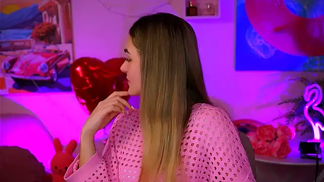 Snapshot of DeboraLarson chatting on 22, 2, 2025 DeboraLarson online show from 22, 2, 2025