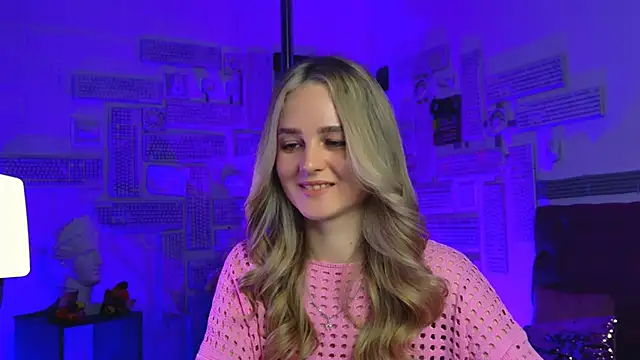 Snapshot of DeboraLarson chatting on 13, 3, 2025 DeboraLarson online show from 13, 3, 2025