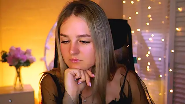 DeboraLarson online show from 12, 11, 2025