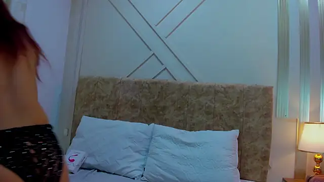 ashley  foxx  online show from 23, 10, 2025