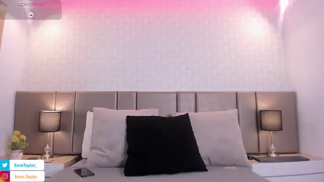 Eevee Taylor online show from 1, 7, 2026