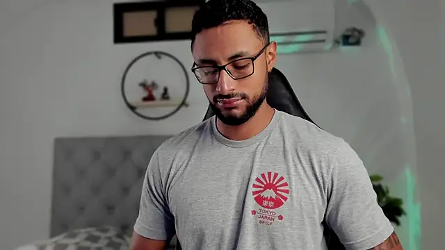 LiamGarcia1 online show from 30, 12, 2024