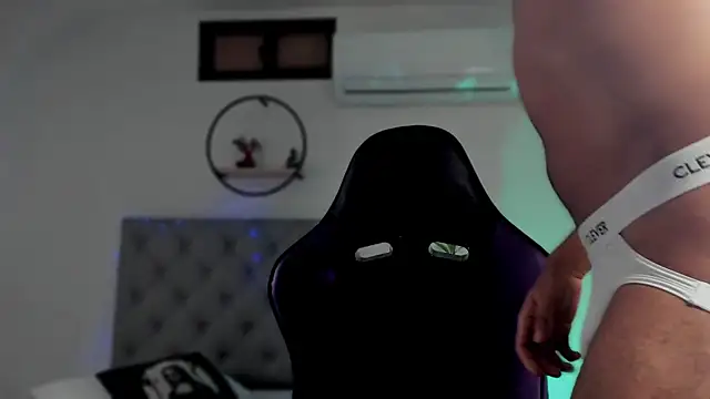 LiamGarcia1 online show from 4, 1, 2025