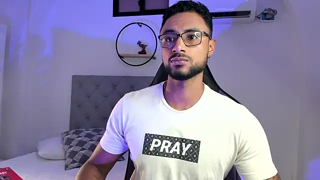 LiamGarcia1 online show from 1, 2, 2025