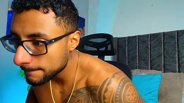 LiamGarcia1 online show from 18, 9, 2025