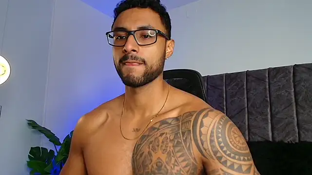 LiamGarcia1 online show from 20, 10, 2025