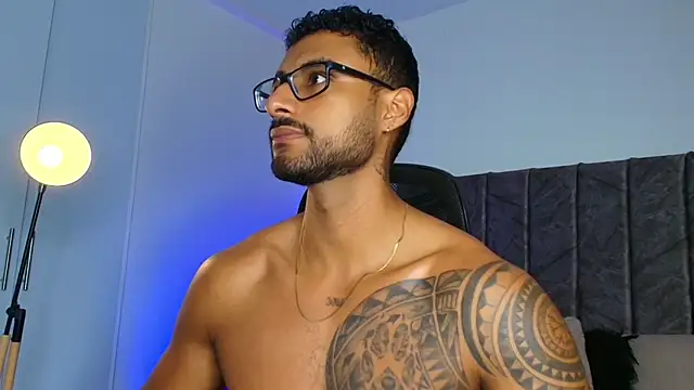 LiamGarcia1 online show from 27, 10, 2025