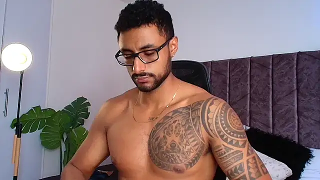 LiamGarcia1 online show from 17, 11, 2025