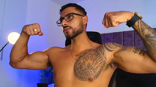 LiamGarcia1 online show from 26, 11, 2025