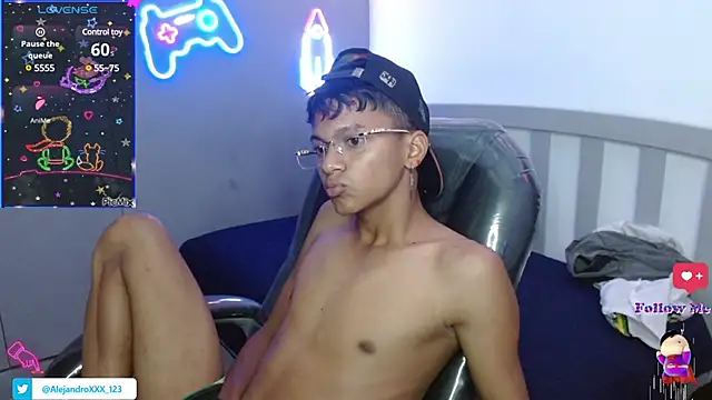 Snapshot of loistwink_ chatting on 6, 3, 2025 loistwink  online show from 6, 3, 2025