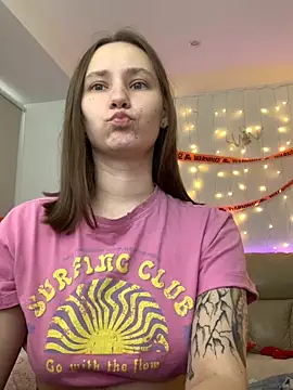 Snapshot of HotCaramellsTV chatting on 22, 10, 2025 HotCaramellsTV online show from 22, 10, 2025